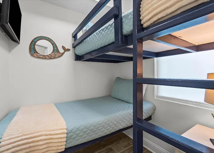 Lighthouse #807 Beachfront Apartment *