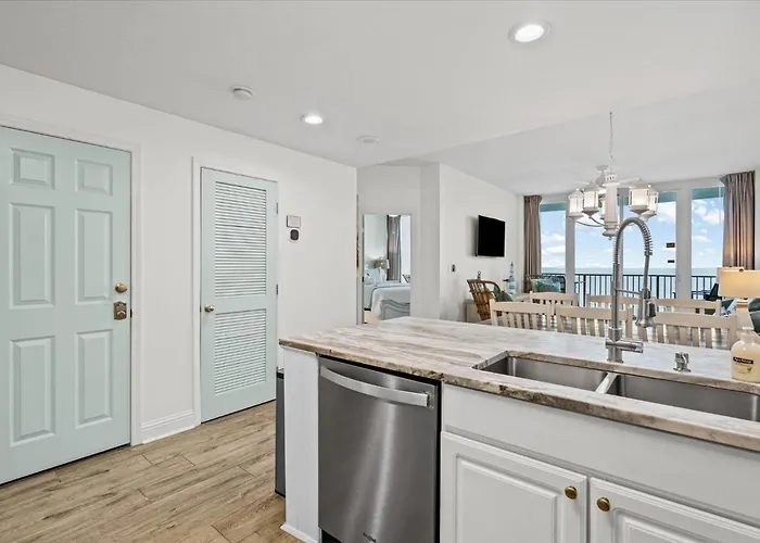 Lighthouse #807 Beachfront Apartment *